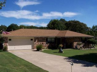 106 Oak Place Rd, Ponca City, OK 74604