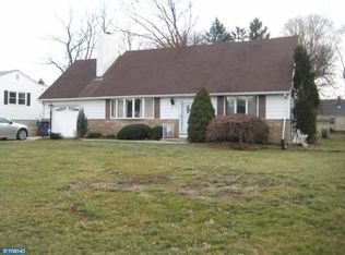 23 Gainsboro Rd, Lawrence Township, NJ 08648