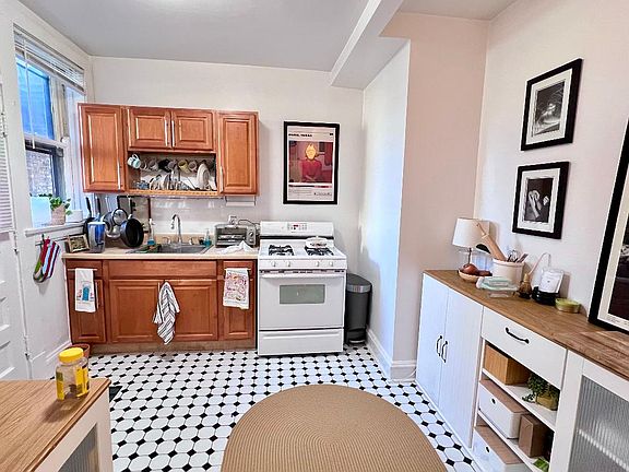 5th image of 4531 N Paulina St APT 3A