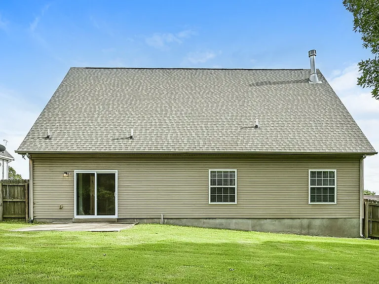 1903 Champlain Dr — Photo 16