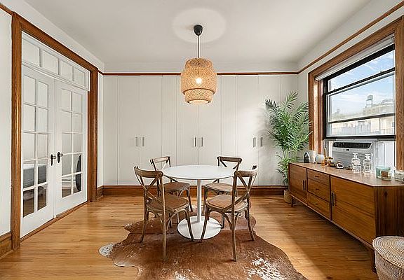 3rd image of 170 W 89th St APT 4D