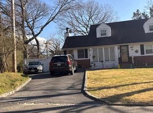 52 Crocus Ln, Commack, NY