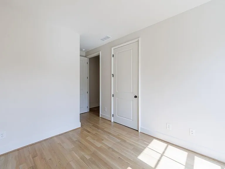 81 Delmont Dr NE — Photo 51