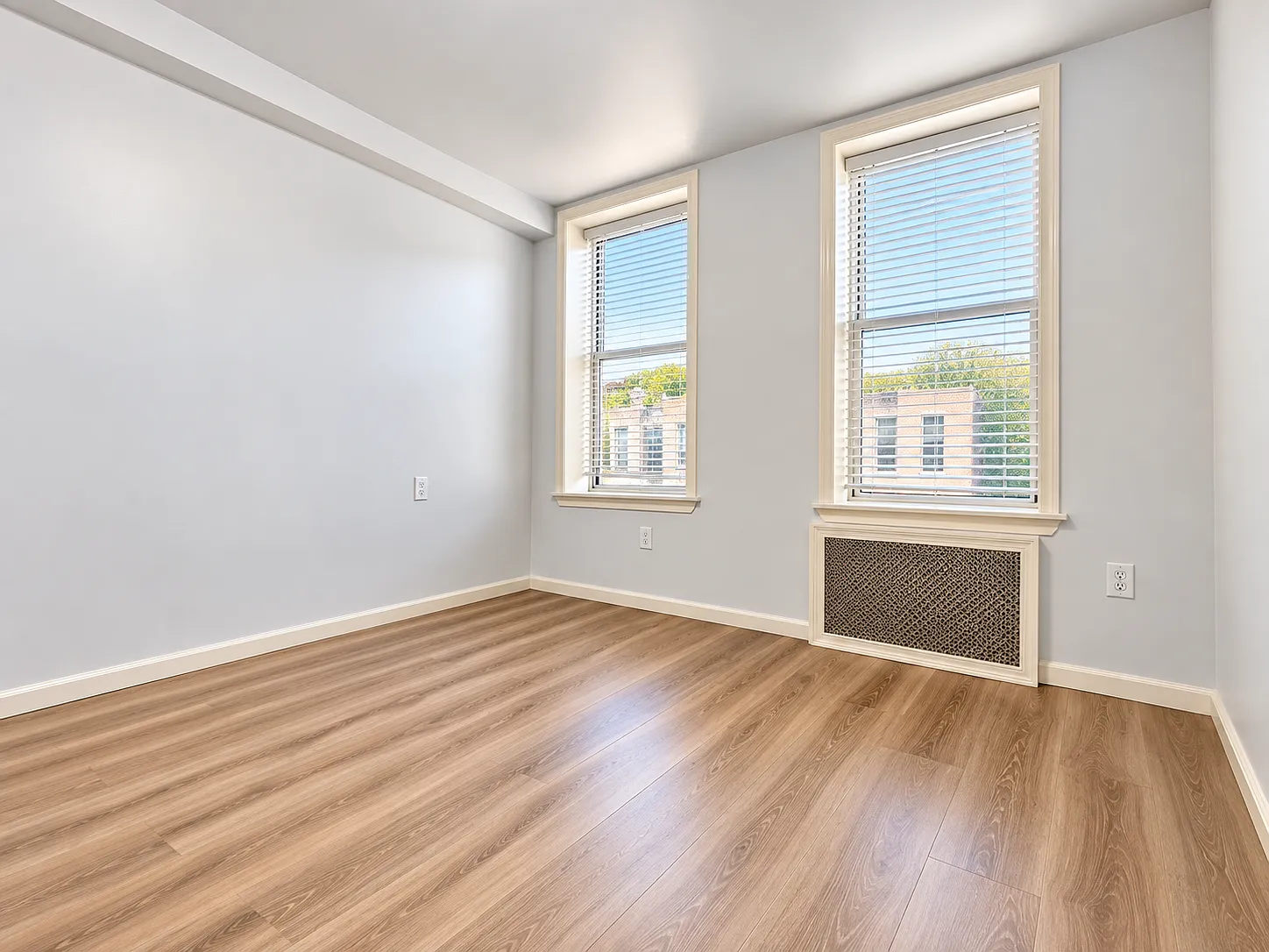3 bed, 1050 sqft, $3,000 — Photo 4