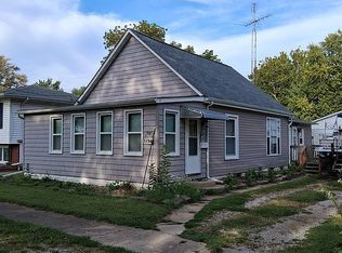 1154 N Grove St, Virden, IL 62690