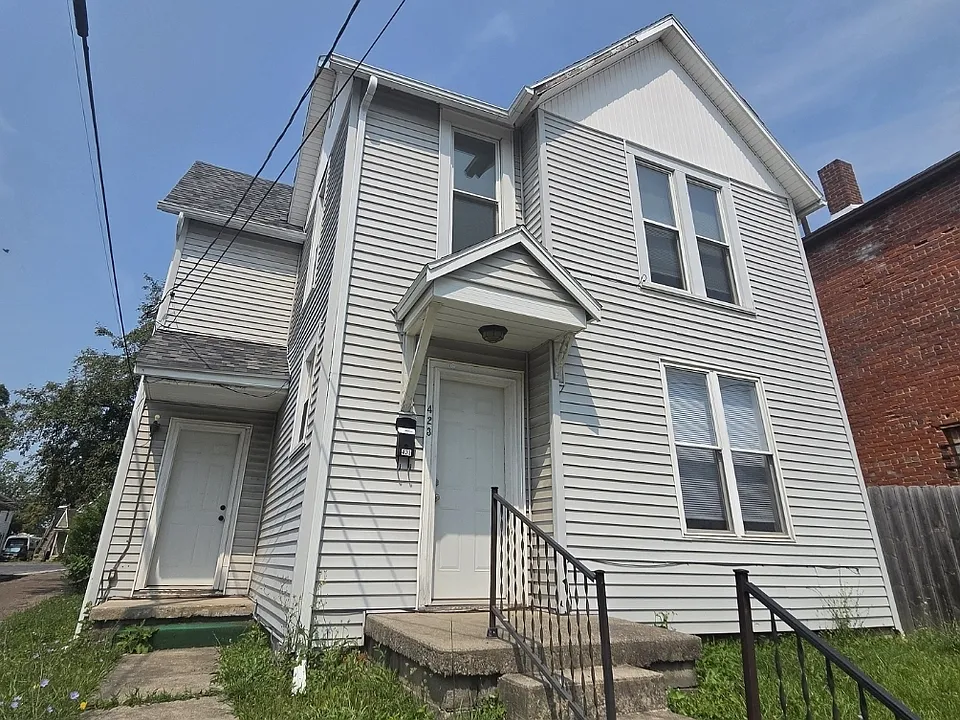 423 N West St