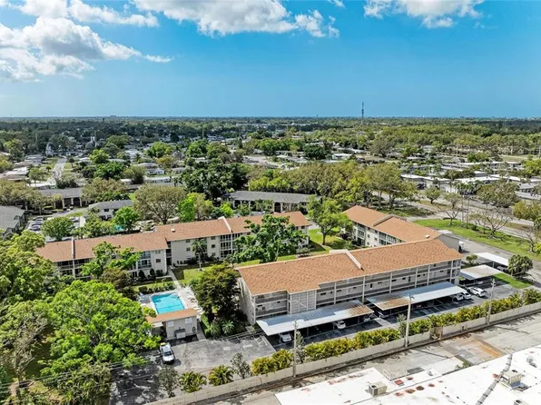 3983 Maceachen Blvd APT 424, Sarasota, FL 34233