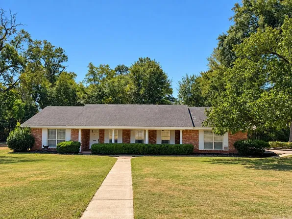 307 W 4th St, Fordyce, AR 71742