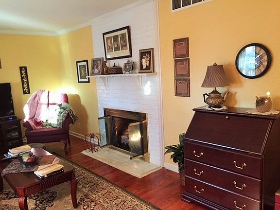 5th image of 608 Trinity Dr