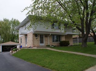 2016 Kensington Dr, Waukesha, WI 53188
