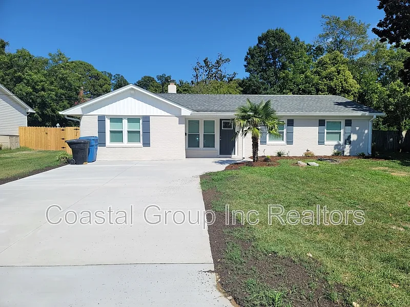 512 W Farmington Rd