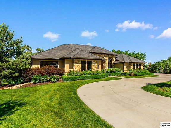 3rd image of 17445 Valley Dr