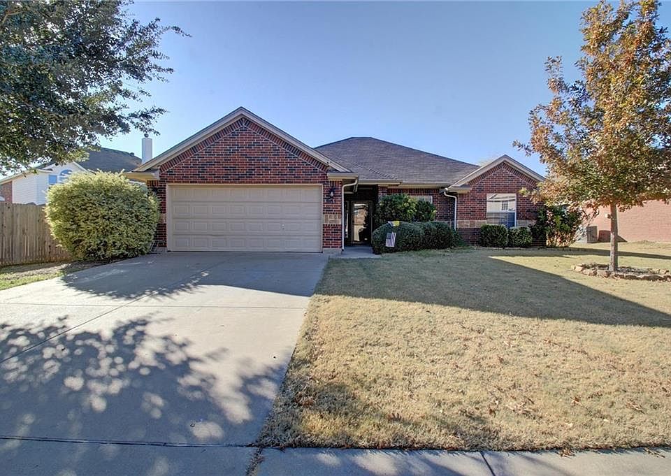 1st image of 901 Dogwood Dr
