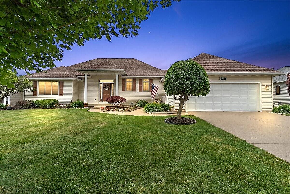 Fです 8259 Golfside Dr, Jenison, MI 49428 | Zillow