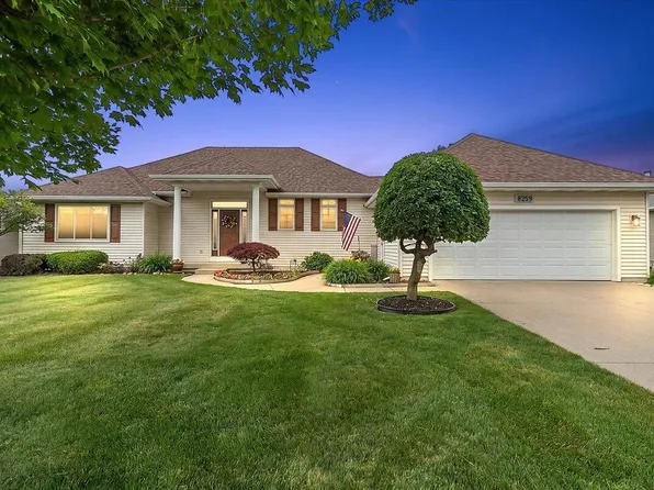 8259 Golfside Dr, Jenison, MI 49428