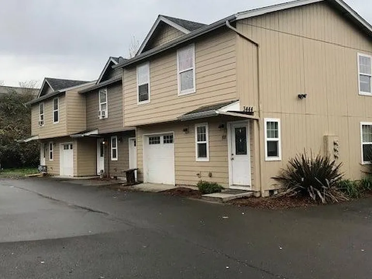 3440 Hawthorne Ave NE — Photo 18