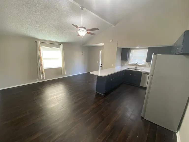 4811 Houghton Ave — Photo 2