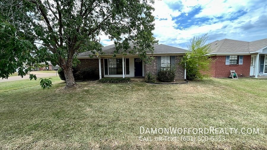 1st image of 318 Green Meadow Dr
