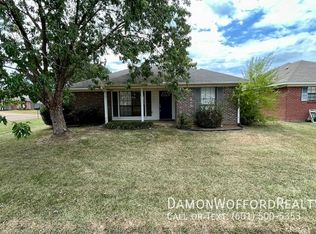 318 Green Meadow Dr, Pearl, MS 39208