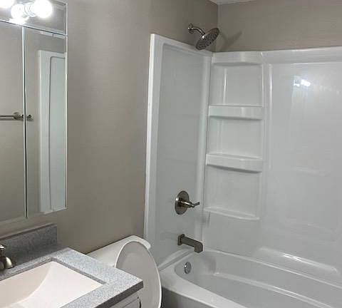 4th image of 1648 5th St #2