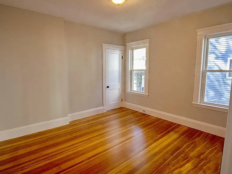 24 Stanley Ave — Photo 8