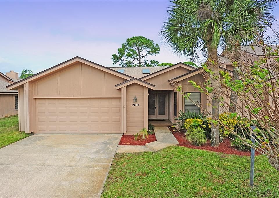 1st image of 1904 Sprucewood Way