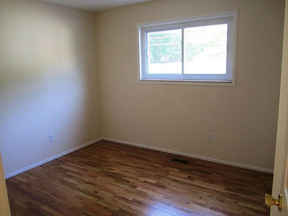 5th image of 25480 Wexford Ave