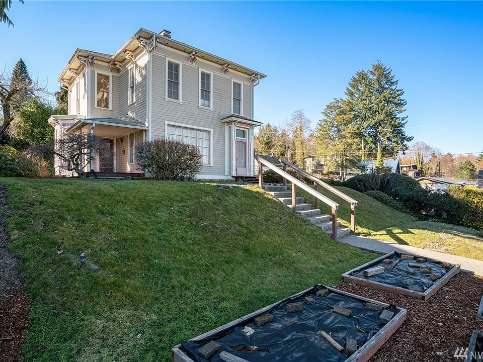 1st image of 727 W Bay Dr NW