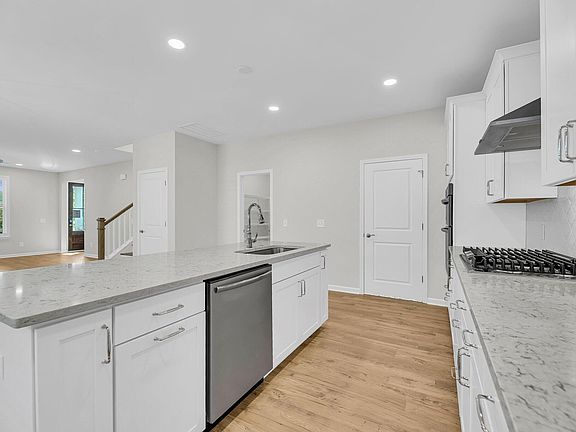 5th image of 207 Cheverall St