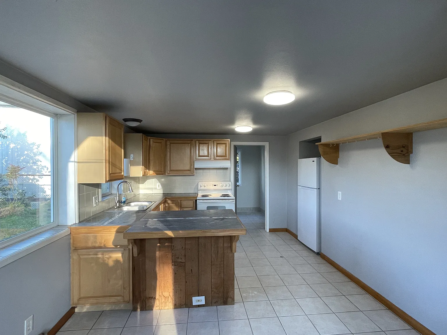 1 bed, 1440 sqft, $1,300 — Photo 4