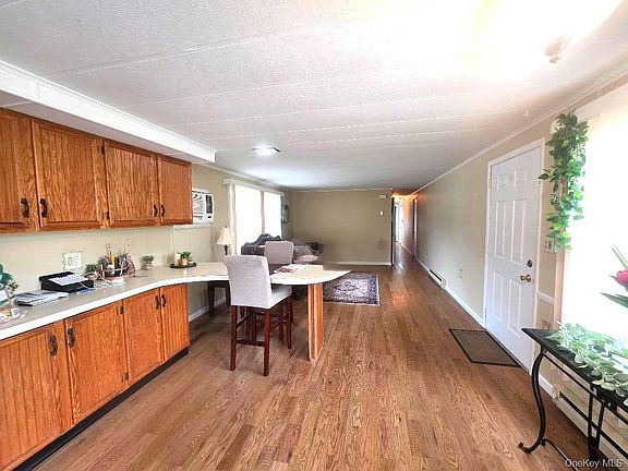 5th image of 19 Dogwood Lane