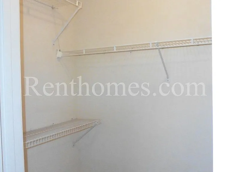 10669 Glendover Ln — Photo 13