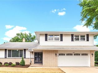 5475 Lansbury Ln, Lyndhurst, OH 44124