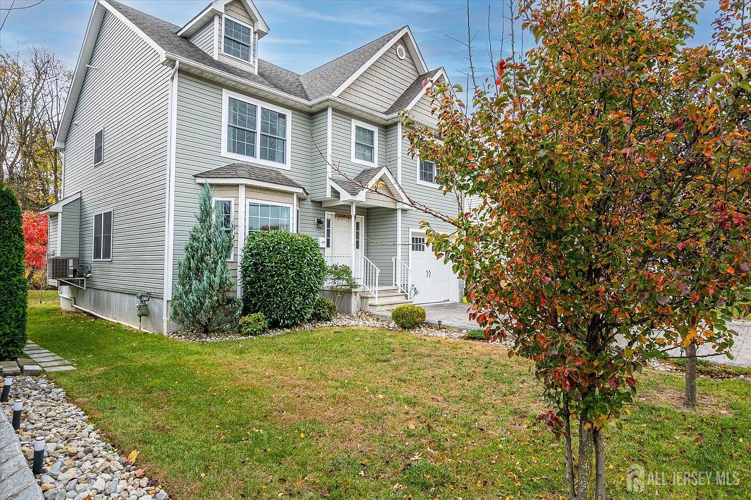 4 bed, 2.5 bath, $4,300 — Photo 2