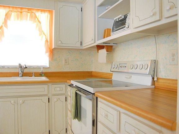 4th image of 10214 Larchmont Pl