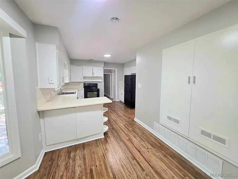 2663 Ashlawn Dr — Photo 3