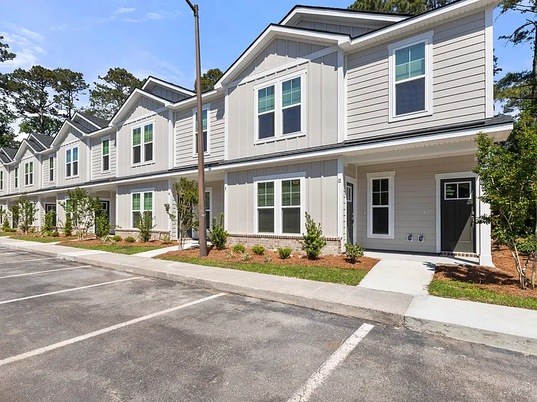 Bull River Bluff Apartments - Unit 7 — Photo 9