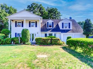 216 Cirrus Rd, Holbrook, NY 11741