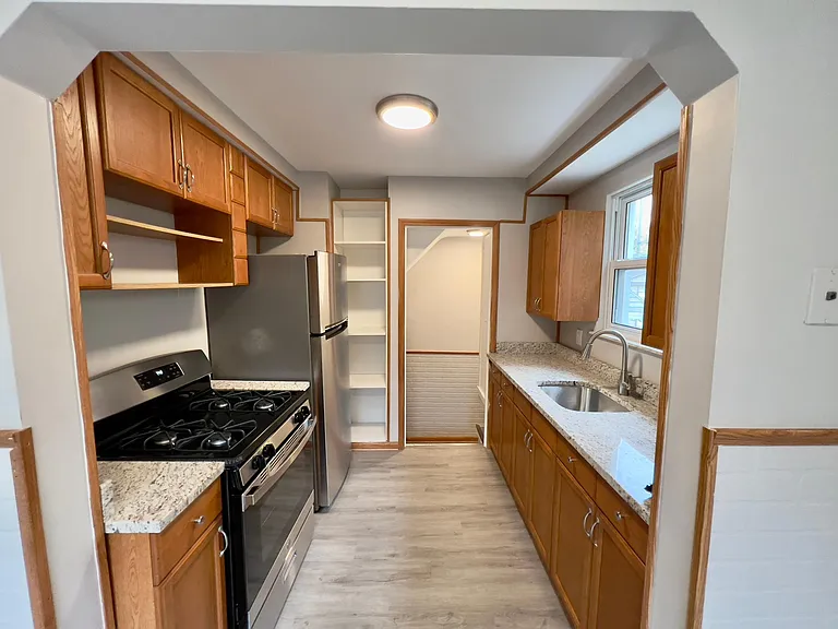 318 Devillen Ave — Photo 3