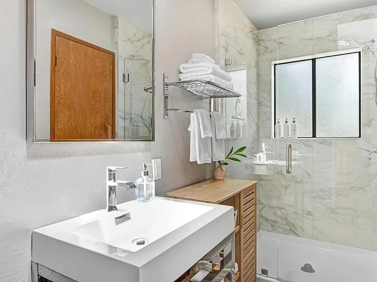 Rowena Ln — Photo 11