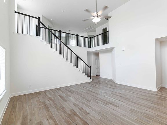 4th image of 409 Twin Lakes Blvd