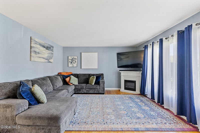 3rd image of 72 Ahl Avenue