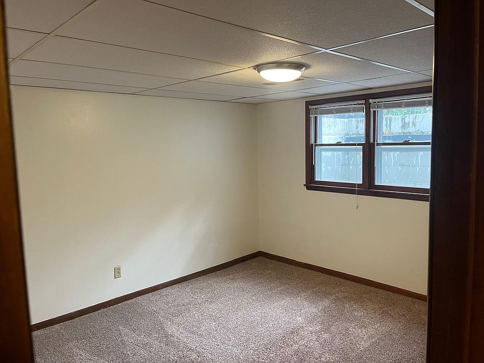 2nd image of 814 Cedar River Dr #4
