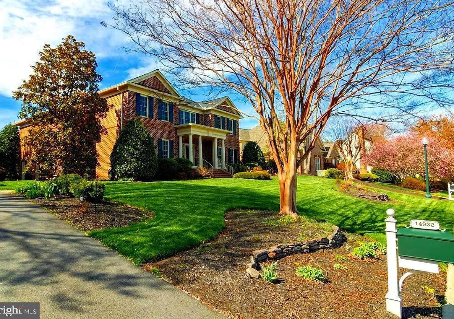 Welcome to 14932 Alpine Bay Loop, a beautifully renovated all-brick estate home located in the pr... — Photo 2