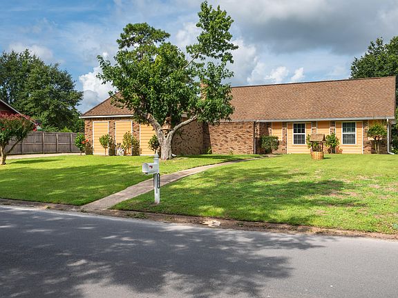 4th image of 203 McGuire Dr