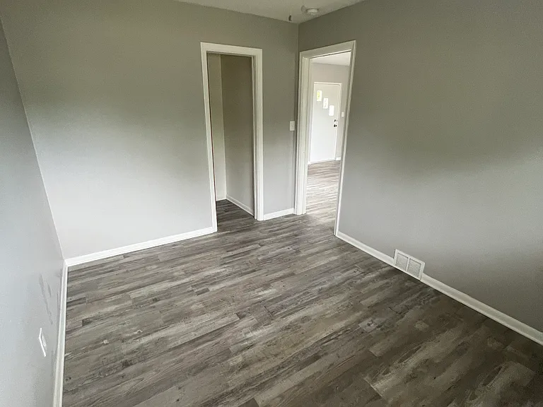 8200 Woodland Shore Dr #4 — Photo 7