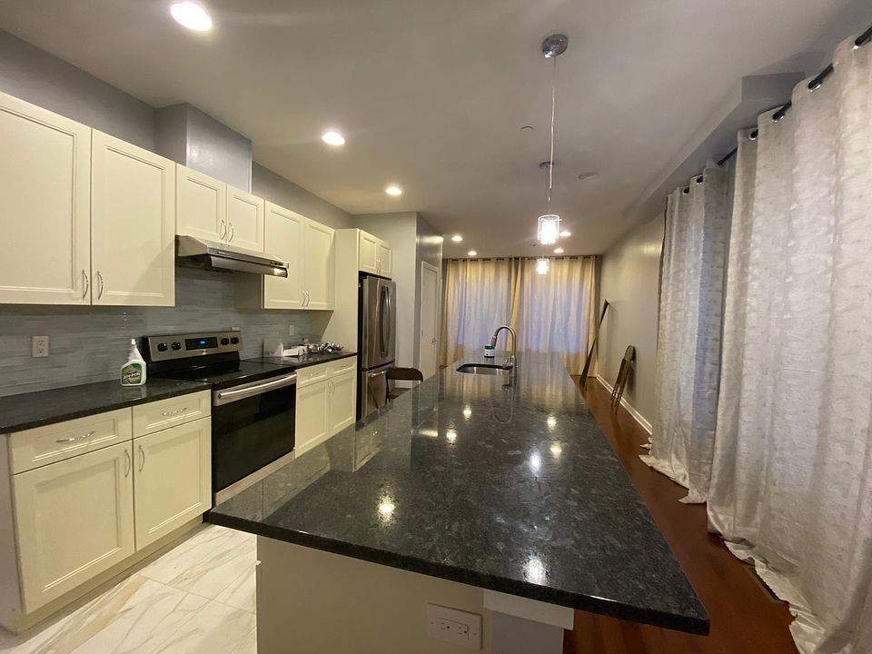 1st image of 615 N 10th St #1
