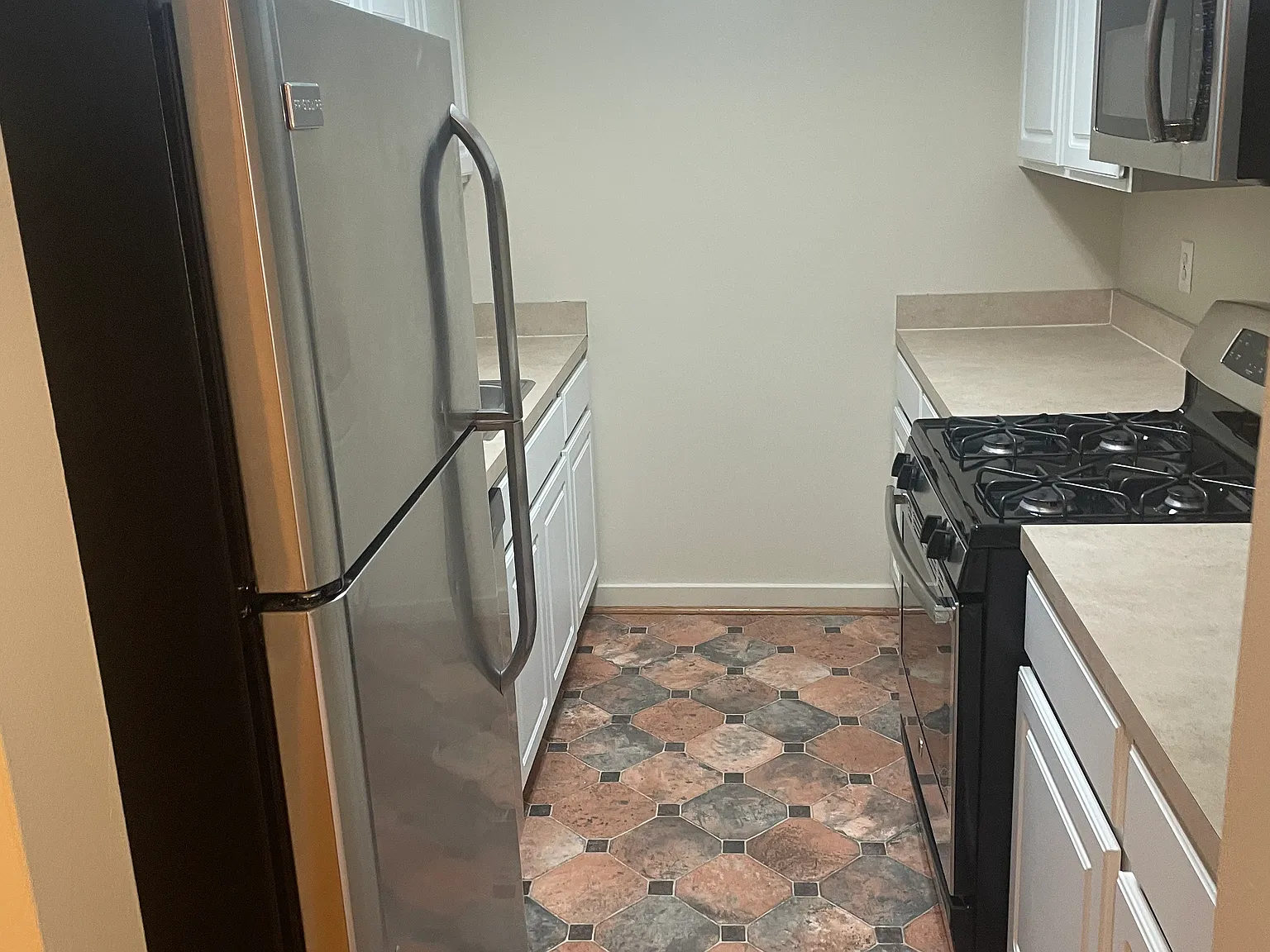 1 bed, 700 sqft, $1,875 — Photo 2