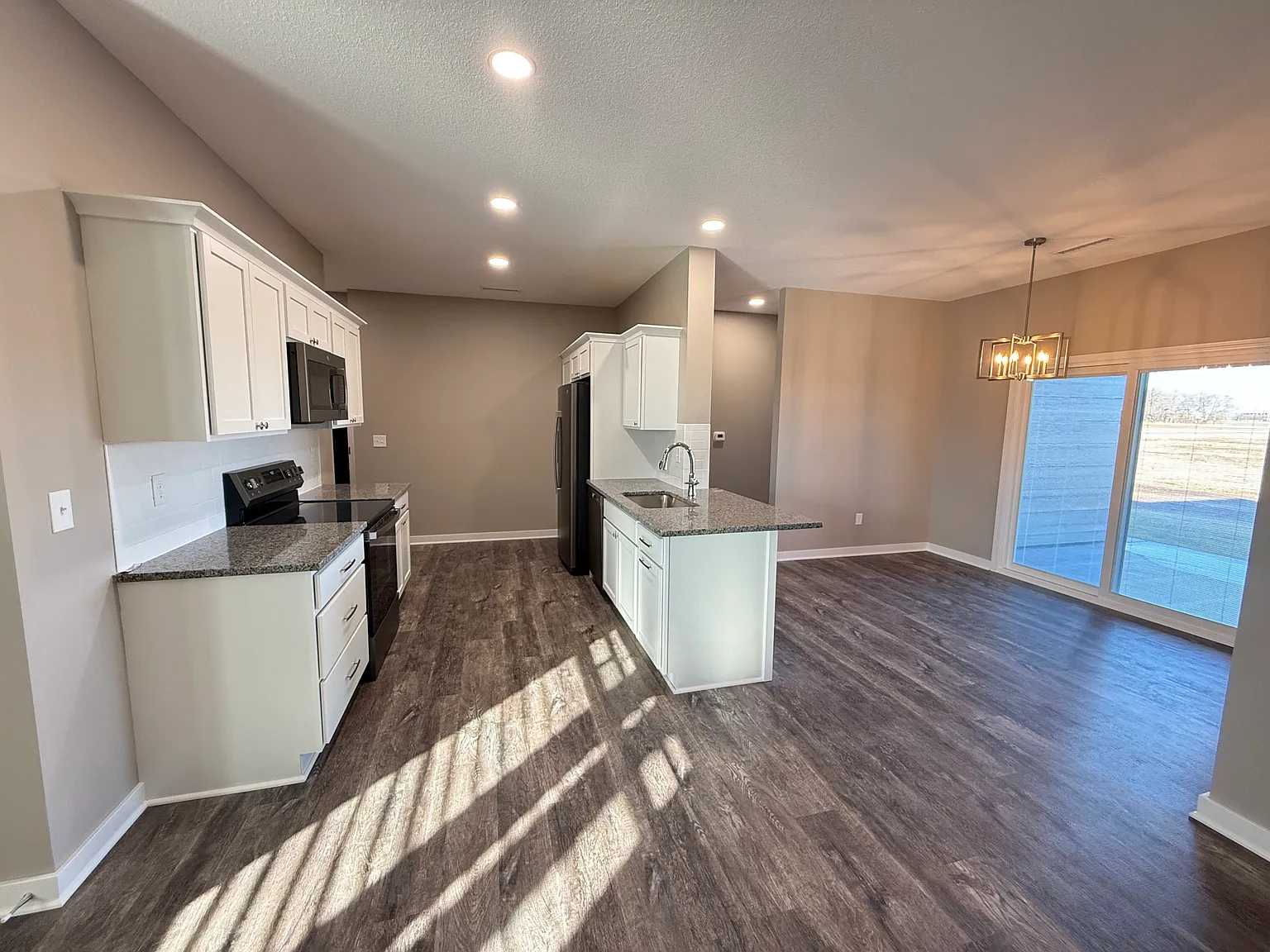 2 bed, 1400 sqft, $1,700 — Photo 4