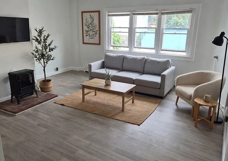 1st image of 899 Branch Ave #1L
